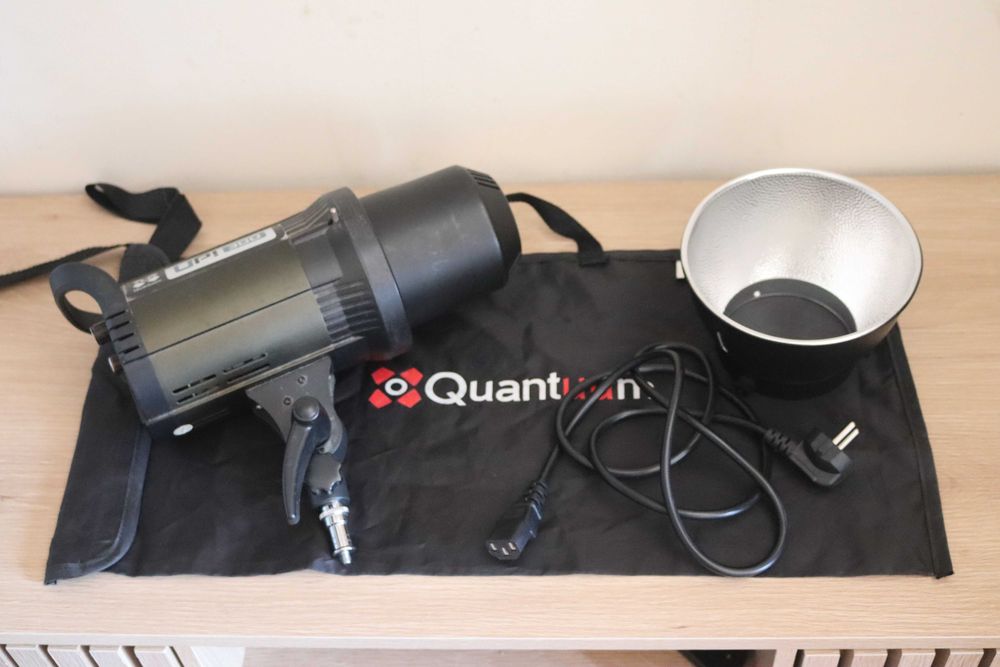 Quantuum UP! 300 | Quadralite UP!300 - Flash de Estúdio