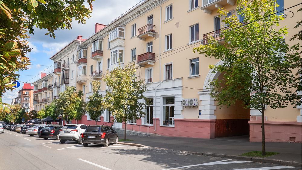 1 кімнатна Сталінка Інвестиція під оренду Центр Золотий ключик Площа Вал Драмтеатр