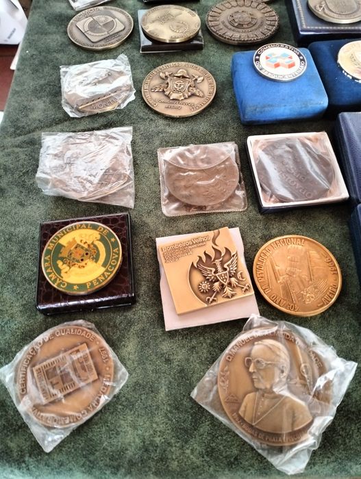 Lote de 60 medalhas