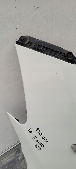 dem0ntaż błotnik prawy przóód yaris ii 068