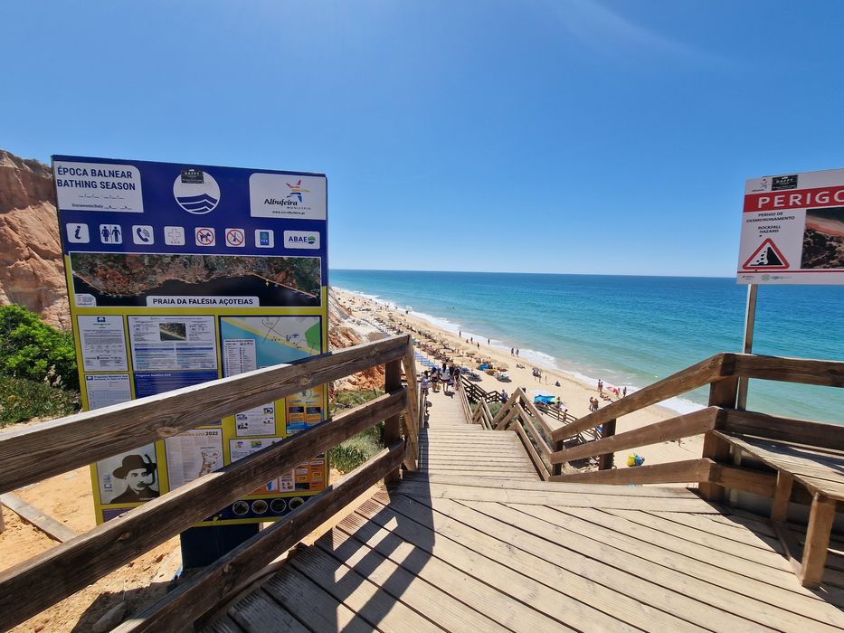 Alugo T2 para férias a 800 metros da praia da falésia 6 pessoas