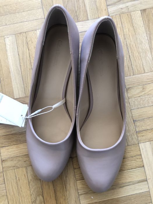 Czółenka beźowe nowe rozmiar 38 Clara Barson