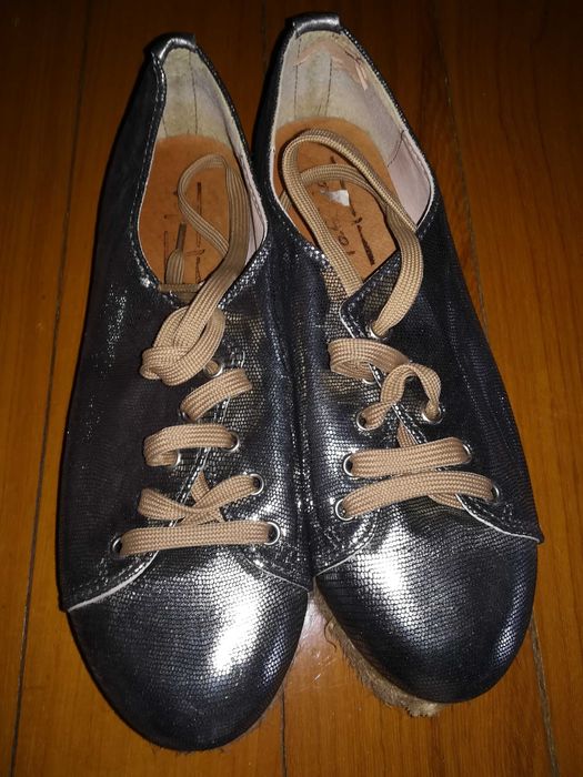 Sapatilhas com base em corda