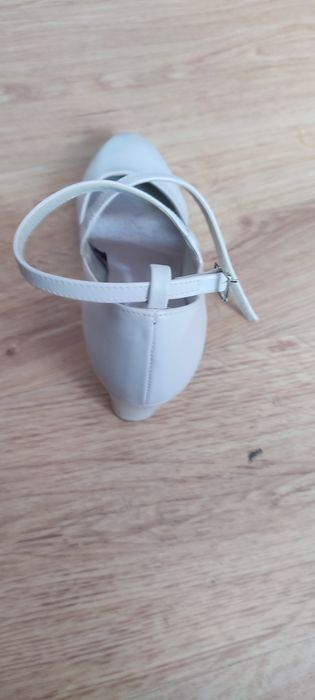 Buty ślubne brilu