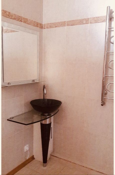 Дом в 602 м-не Салтовки. Новой постройки.180 м2.Старт-152000$. Торг