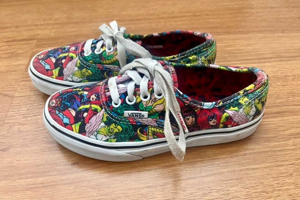 VANS modelo exclusivo MARVEL