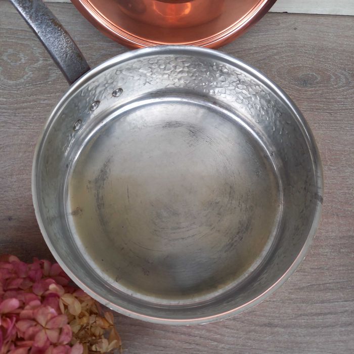 Miedziana patelnia z pokrywką grube dno - sygnowana