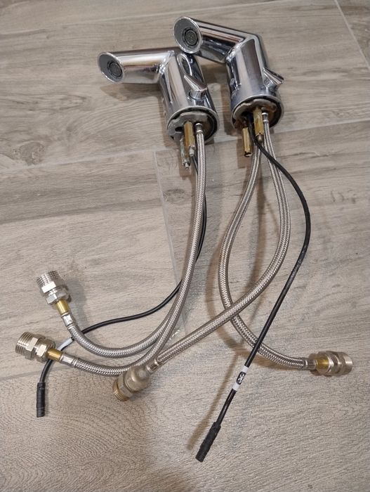 Смеситель Oras 1724 сенсорный 2шт