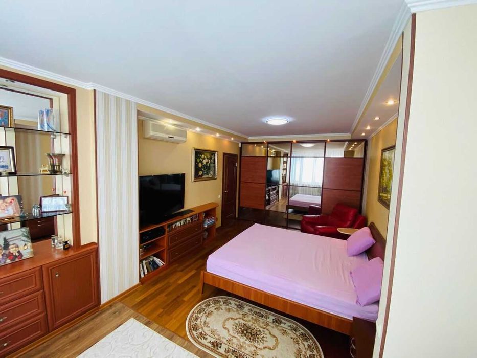 Продам 1 кімн. квартиру вул. Велика Китаївська 10А м.Деміївська  Салют