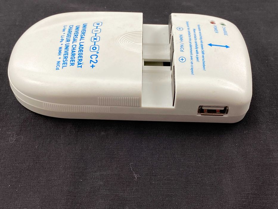 Carregador de pilhas universal