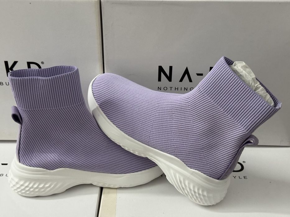 Жіночі високі кросівки від бренду NA-KD. 
Це стильне та