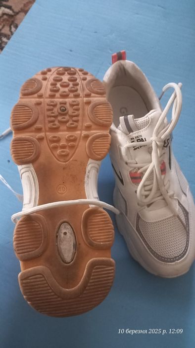 Кросівки і кеди мокасини