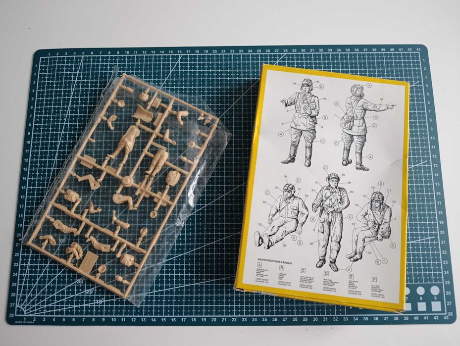 Italeri, figurki, załoga radzieckiego czołgu.