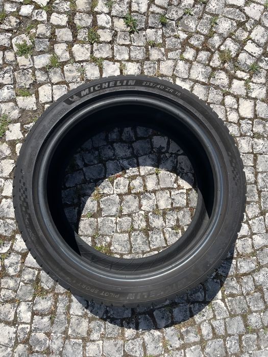 2 Pneus Michelin 235/40 Z R18
