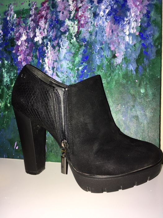 Botas pretas salto alto