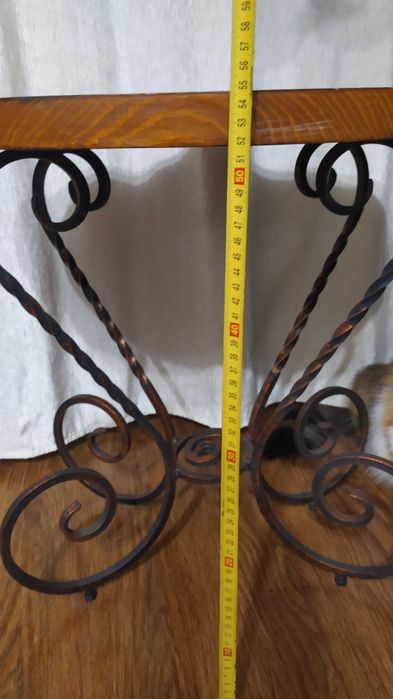 Стіл журнальний ручна робота натуральне дерево і ковані елементи