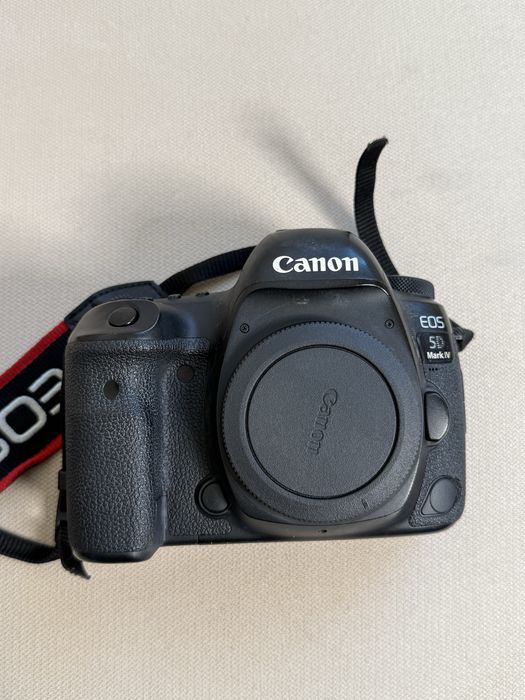 Фотоапарат Canon 5d mark 4