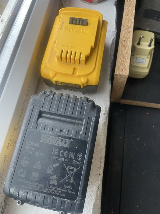 Продам  батареї  Dewalt