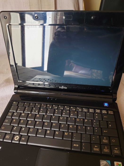 Vendo fujitsu mini M2010