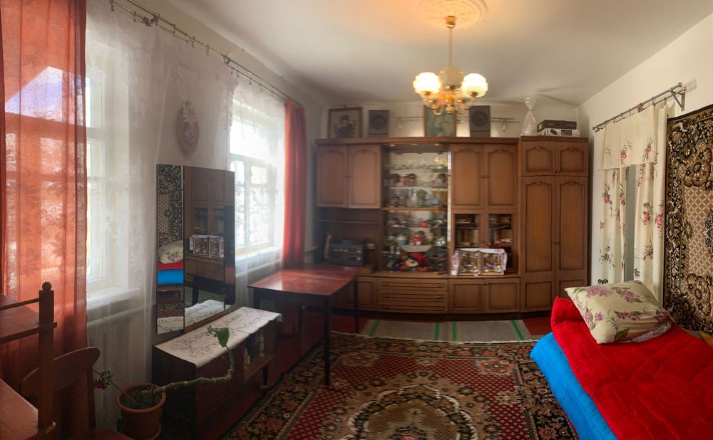 Терміново!продам будинок з ремонтом з виходом на воду