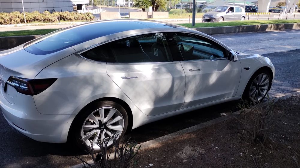 Alugue TESLA MODEL 3 para TVDE