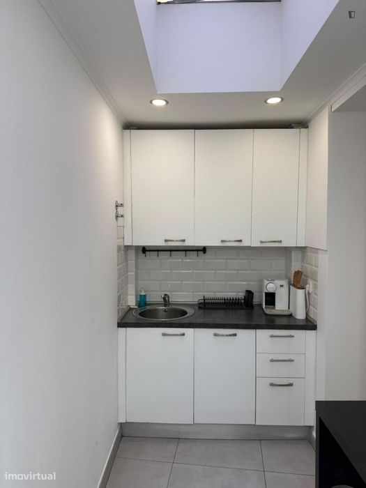 Quarto - localizado em Santos Lisbon
