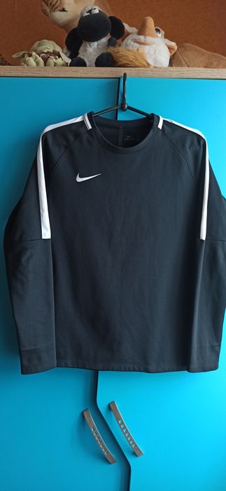 Продам спортивну  олемпійку  NIKE  AIR.