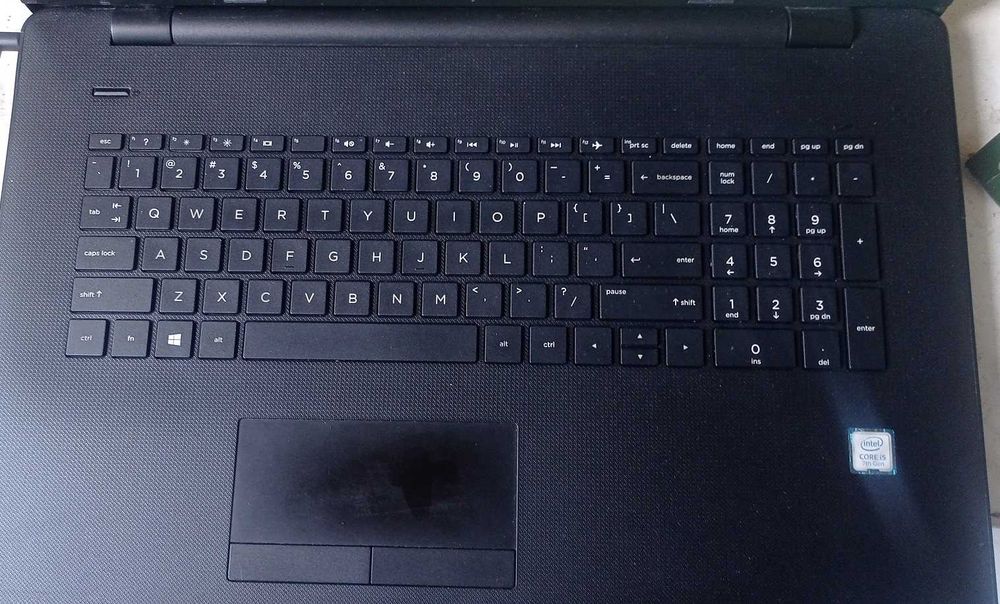 Laptop HP 17-BS049 17" i5-7200 16GB RAM, 254GB SSD win10