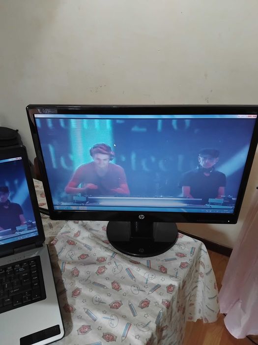 Computador portatil mais um monitor tudo em bom estado