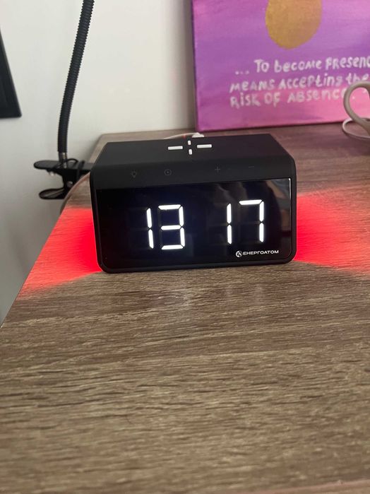 Настільний годинник Wake Up 4в1 з бездротовою зарядкою (новий)