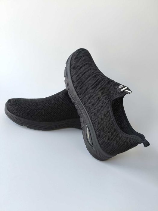 Czarne sportowe nowe obuwie buty męskie wsuwane siateczkowe 41