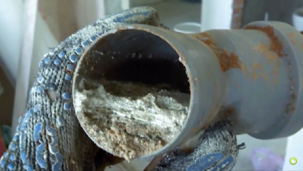 Прочистка каналізаційних труб. Прочищення каналізації. Сантехнік.