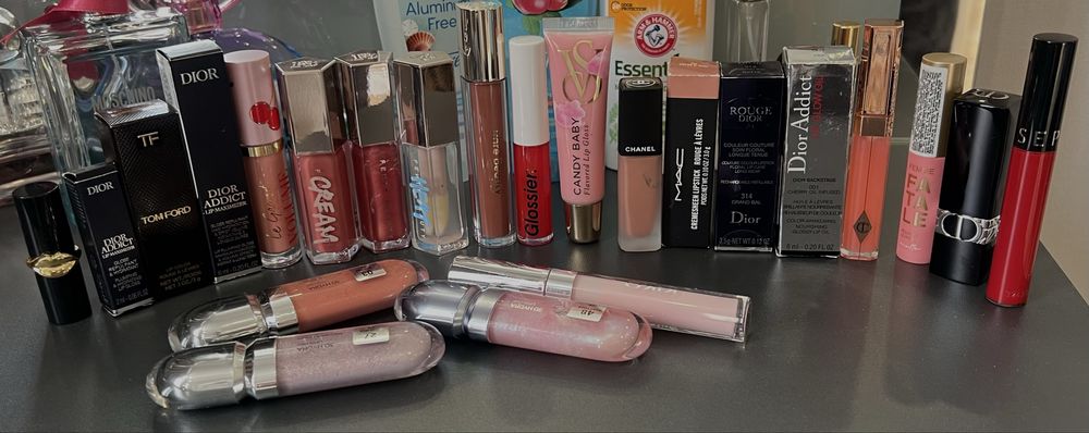 Помады и блески для губ