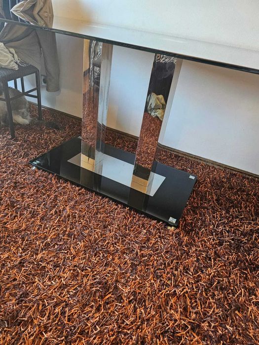 Mesa preta e com pés cromados64584582450562122