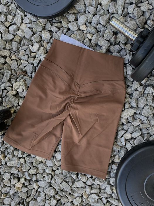Brązowe krótkie legginsy GYMSHARK