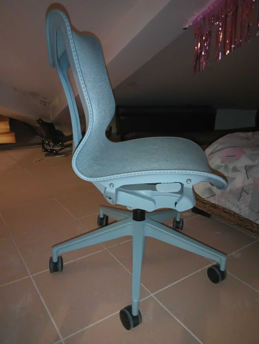 Cadeira Herman Miller, como nova.