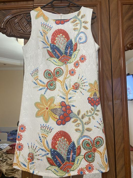 Жіноче плаття та блузки