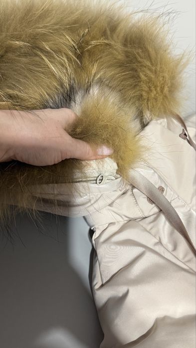 Якісна зимова куртка на дівчинку з натуральним хутром, на 3-4 роки.