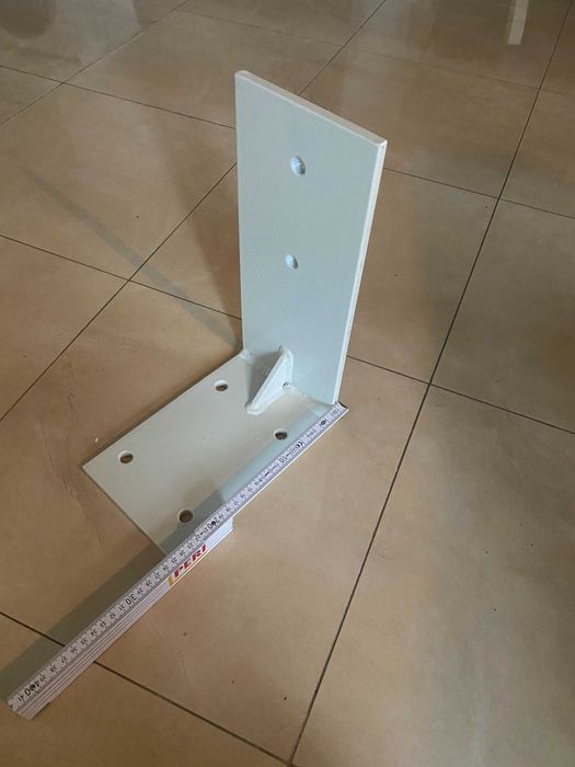 Uchwyty stalowe do montażu słupów drewnianych altany ogrodowej