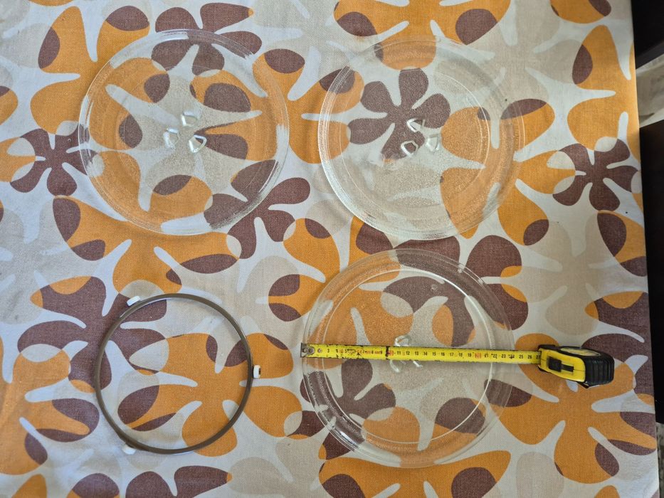 Pratos de microondas 24,5cm como novos