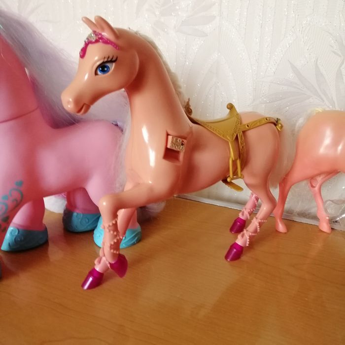 Игрушки лошадки разные