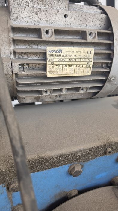 Desmontadora de pneus de pesados e calibradora