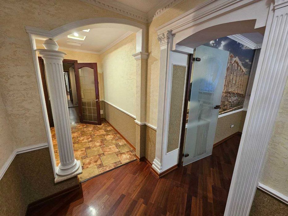 Оренда комерційного приміщення, центр, вул. Шептицького