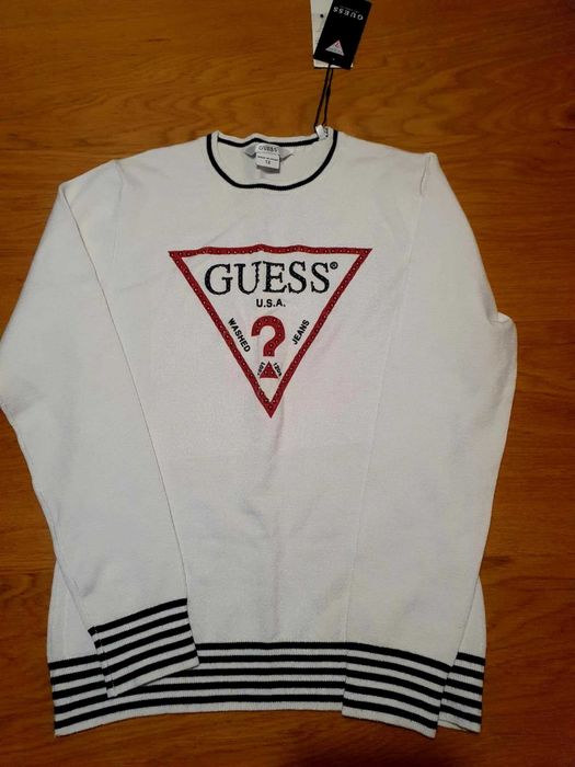 Sweterek marki Guess