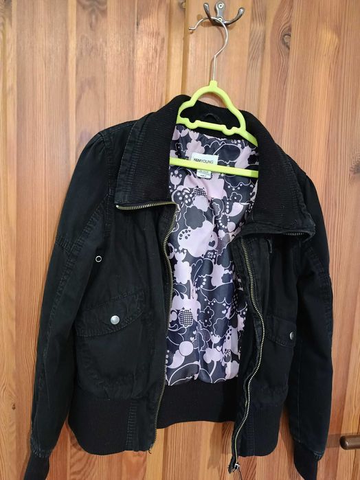 Kurtka wiosenna H&M ok. 128 cm 7 lat czarna dziewczęca wysoki kołnierz