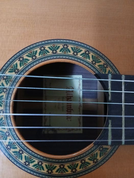 Guitarra Clássica Alhambra 5P e 1C,  a 5P com saco e  1C.