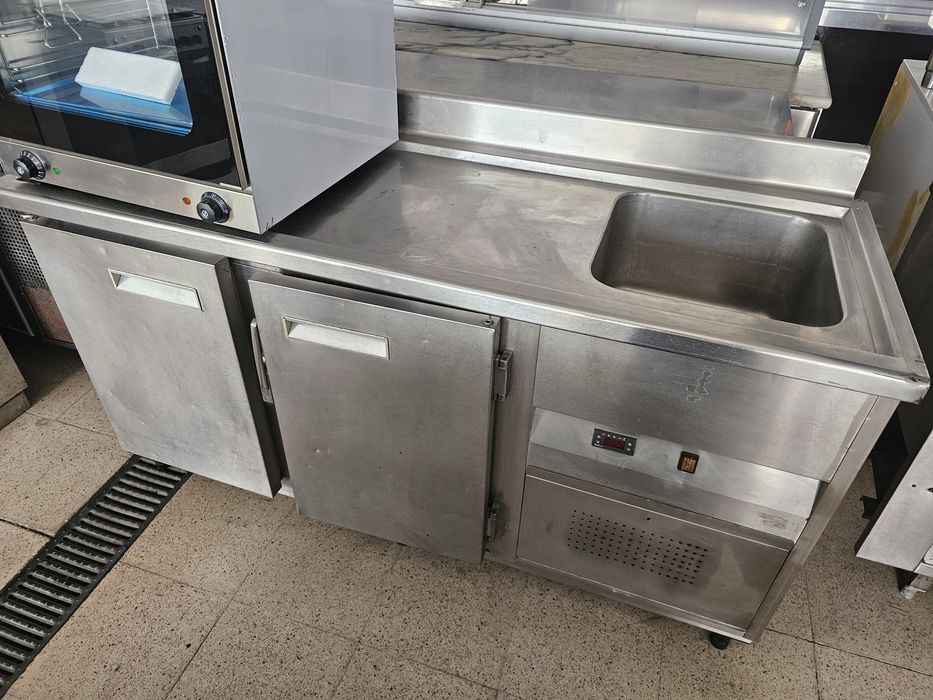 Bancada refrigerada com cuba