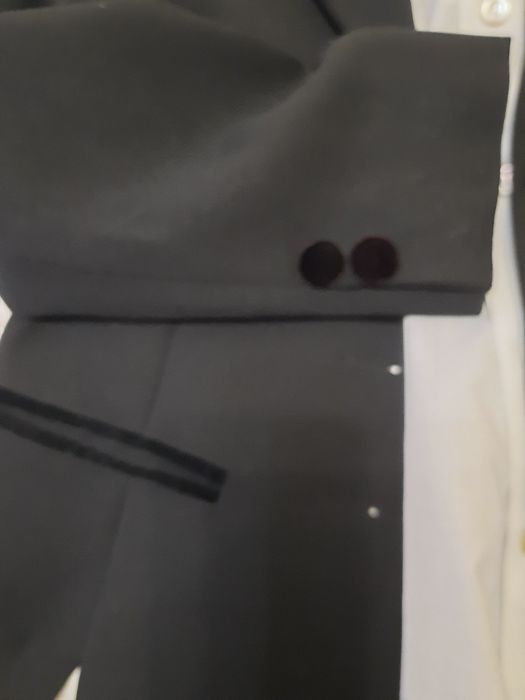 Fato casaco/calca com  blusa incluída. O fato é  super elegante