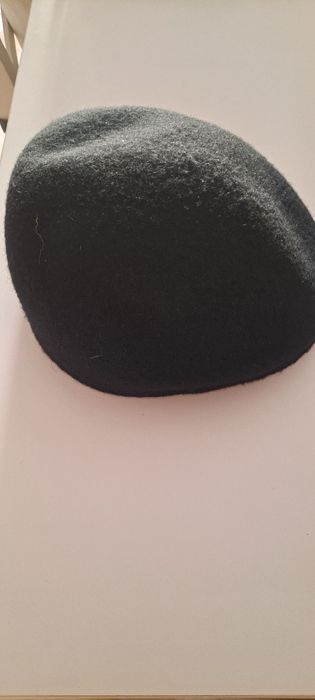 Boina preta em óptimo estado