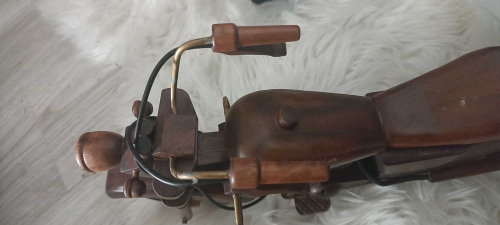 Mota de coleção em madeira